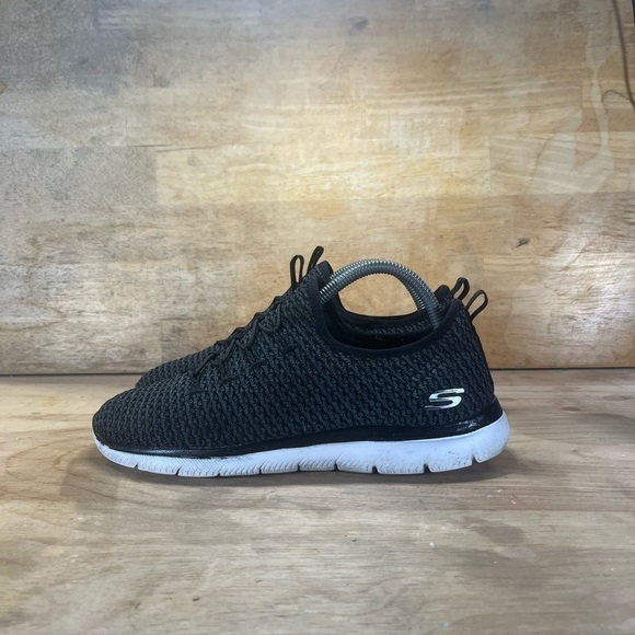 Skechers Summits Womens Size 8.5 Slip On Shoes Sneakers Black White 59504S - Picture 3 of 8